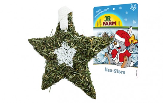 Entdecken Sie unseren winterlichen Heu-Stern, der speziell für Zwergkaninchen und Nager entwickelt wurde. Dieser hochwertige Snack ist gefüllt mit rohfaserreichem Bergwiesenheu und natürlicher Kokosfüllung, was ihn zu einer gesunden und schmackhaften Wahl für Ihre kleinen Freunde macht. Auch gefiederte Tiere können von diesem Leckerbissen profitieren! Die sorgfältig ausgewählten Zutaten wie Stärke, Bergwiesenheu, Naturfaser und Kokos sorgen für eine ausgewogene Ernährung. Wir empfehlen, den Heu-Stern je nach Bedarf auszutauschen, um Ihren Haustieren stets frische Snacks zu bieten. Gönnen Sie Ihren Lieblingen diesen gesunden Genuss und fördern Sie ihr Wohlbefinden auf natürliche Weise!