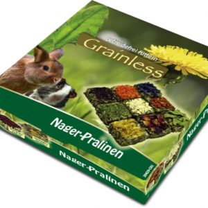 Überrasche dein Tier mit den JR GrainlessNager-Pralinen – dem perfekten, getreidefreien Snack für Nager und Zwergkaninchen. Diese hochwertigen Pralinen enthalten keinen Zucker oder Honig und sind eine gesunde Ergänzung zur Ernährung deines Haustiers. Jede der neun köstlichen Pralinen ist liebevoll mit aromatischen Zutaten wie Ringelblume, Rose, Malve, Erdbeere, Karotte, Rote Beete, Pastinake, Spinat oder Löwenzahn verziert. Die sorgfältig ausgewählten Inhaltsstoffe, darunter Erbsen, Graspflanzensaat und Brennnessel, liefern wertvolle Nährstoffe und sorgen für ein unvergessliches Geschmackserlebnis. Mit einem hohen Proteinanteil von 19,1% und einer Fütterungsempfehlung als Snack, sind diese Pralinen nicht nur lecker, sondern auch gesund für dein Tier. Verwöhne deinen kleinen Freund mit diesen natürlichen Leckereien und sorge für Freude und Wohlbefinden!