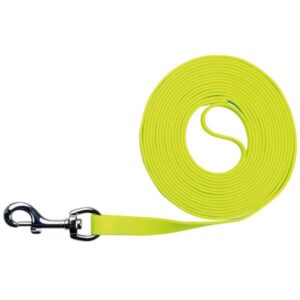 Die Easy Life Schleppleinen sind die perfekte Wahl für Hundebesitzer, die Wert auf hohe Qualität und Langlebigkeit legen. Hergestellt aus einem robusten Gurtband mit PVC-Ummantelung, sind diese Leinen besonders strapazierfähig und ideal für die Hundeausbildung. Sie ermöglichen das Antrainieren von Kommandos aus der Distanz, eignen sich hervorragend für die Fährtenarbeit und die Nachsuche bei der Jagd. Mit einer Breite von 17 mm und einer Länge von 5 m bieten die Easy Life Schleppleinen Ihrem Hund viel Bewegungsfreiheit. Zudem lassen sie sich ganz einfach durch Abwischen reinigen. Wählen Sie die auffällige Farbe Neongelb für maximale Sichtbarkeit und Sicherheit in jeder Situation!