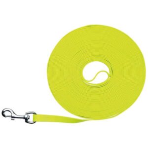Die Easy Life Schleppleinen sind die perfekte Wahl für Hundebesitzer, die auf der Suche nach einer hochwertigen und langlebigen Leine sind. Hergestellt aus strapazierfähigem Gurtband mit PVC-Ummantelung, bieten diese Leinen eine hervorragende Haltbarkeit und sind ideal für die Hundeausbildung. Egal, ob Sie Kommandos aus der Distanz antrainieren, Fährtenarbeit leisten oder bei der Nachsuche im Rahmen der Jagd unterstützen möchten, die Easy Life Schleppleinen ermöglichen Ihrem Hund maximale Bewegungsfreiheit. Die Reinigung der Leinen ist unkompliziert – einfach abwischen genügt. Mit einer Breite von 17 mm und einer Länge von 15 m sind diese Leinen in einem auffälligen Neongelb gehalten, das sowohl Sichtbarkeit als auch Sicherheit gewährleistet. Entscheiden Sie sich für die Easy Life Schleppleinen und profitieren Sie von hoher Qualität zu einem günstigen Preis!