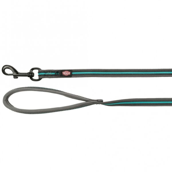 Entdecken Sie unser hochwertiges Gurtband mit einer praktischen neoprengepolsterten Handschlaufe, das ideal für Hundebesitzer ist. Mit einer Länge von 15 m und einer Breite von 17 mm bietet es ausreichend Flexibilität und Sicherheit beim Spaziergang. Die rutschfeste und griffige Oberfläche sorgt dafür, dass Sie auch bei Nässe einen festen Halt haben. Zudem ist das Gurtband mit einer praktischen Öse ausgestattet, perfekt zum Befestigen von Hundemarken oder Flashlights. Die elegante Farbkombination in Grafit und Ozean macht es zu einem stilvollen Accessoire für jeden Hund. Wählen Sie Qualität und Komfort für unbeschwerte Ausflüge mit Ihrem Vierbeiner!