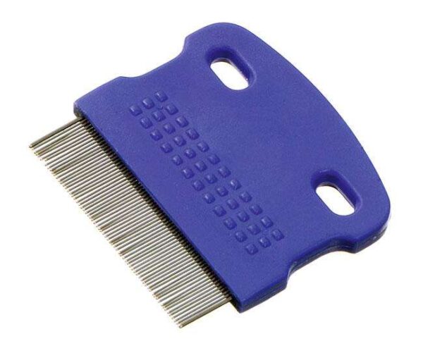 Der blauer Nissenkamm für Katzen aus der Karlie Perfect Care Pflegeserie ist das ideale Pflegewerkzeug für Katzenbesitzer. Mit einer praktischen Größe von 6 cm eignet sich dieser hochwertige Nissenkamm sowohl für langes als auch für kurzes Fell. Er entfernt zuverlässig Ungeziefer und sorgt für eine gründliche Fellpflege, was ihn zu einem unverzichtbaren Hilfsmittel für die Gesundheit und das Wohlbefinden Ihrer Katze macht. Investieren Sie in diesen effektiven Nissenkamm und genießen Sie die Vorteile einer einfachen und effektiven Fellpflege. Hochwertige Pflegeprodukte wie dieser Nissenkamm sind der Schlüssel zu einem glücklichen und gesunden Haustier!
