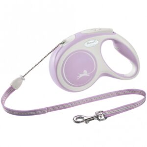 Entdecken Sie das ideale Zubehör für Ihren Hund mit unserem hochwertigen rosa Hundeleinen-Set. Diese Leine ist mit einem komfortablen Softgriff ausgestattet, der für eine angenehme Handhabung sorgt. Das innovative Kurzhub-Bremssystem ermöglicht schnelles Stoppen und sicheres Führen Ihres Hundes. Besonders praktisch ist der reflektierende Streifen im vorderen Gurtstück, der für zusätzliche Sichtbarkeit sorgt, wenn Sie abends unterwegs sind. Die Leine ist erweiterbar durch das flexi Multi Box und LED Lighting System, was sie zu einem vielseitigen Begleiter macht. Mit der Griffgrößen-Einstellung und einer Länge von 5 Metern ist sie optimal für Hunde bis 20 kg Körpergewicht geeignet. Investieren Sie in Qualität und Sicherheit für Ihren Vierbeiner – die perfekte Wahl für jeden Hundebesitzer!