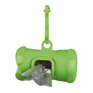 Dieser praktische Kotbeutelspender aus hochwertigem Kunststoff ist der ideale Begleiter für Hundebesitzer. Er lässt sich mühelos an der Leine oder an einer Gürtelschlaufe einhaken, sodass Sie jederzeit und überall Kotbeutel griffbereit haben. Dank der seitlichen Öffnung können die Beutel ganz einfach herausgezogen werden, was die Anwendung besonders benutzerfreundlich macht. Der Spender wird mit einer Rolle Kunststoff-Kotbeutel mit Henkel (15 Stück) geliefert, sodass Sie sofort startklar sind. Mit kompakten Maßen von ca. 8 x 4,5 cm (Länge x Durchmesser) und in verschiedenen Farben – die Farbwahl erfolgt je nach Lagerbestand – ist dieser Kotbeutelspender nicht nur praktisch, sondern auch stylisch. Investieren Sie in Qualität und Komfort für Ihre täglichen Spaziergänge!