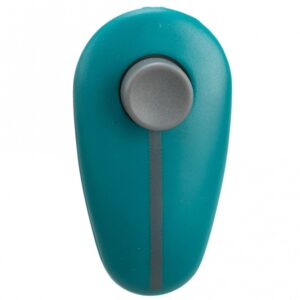 Dieser praktische Clicker für das Training von Haustieren ist ideal für Hunde, Katzen, Kaninchen und Vögel. Mit seiner speziellen Clicker-Taste gewährleistet er ein konstant gleichbleibendes Geräusch, das für die effektive Ausbildung mittels der Signalton-Methode unerlässlich ist. Dank der drehbaren Schlaufe ist der Clicker immer griffbereit und ermöglicht eine individuelle Handhabung. Das Produkt besteht aus hochwertigem Kunststoff, PVC und Metall und wird mit einer hilfreichen Anleitung geliefert, die Tipps und Tricks für das optimale Training enthält. Bitte beachten Sie, dass der Clicker in verschiedenen Farben erhältlich ist, eine Farbauswahl jedoch nicht möglich ist. Perfekt für alle Tierliebhaber, die auf der Suche nach einem günstigen und effektiven Trainingswerkzeug sind!