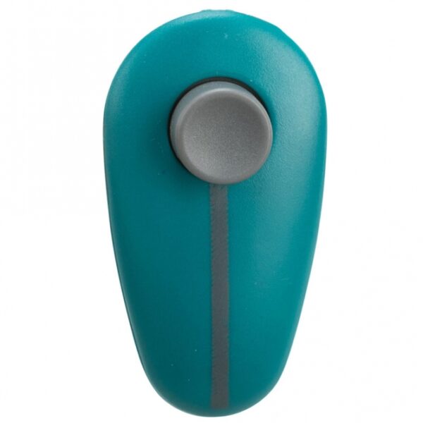 Dieser praktische Clicker für das Training von Haustieren ist ideal für Hunde, Katzen, Kaninchen und Vögel. Mit seiner speziellen Clicker-Taste gewährleistet er ein konstant gleichbleibendes Geräusch, das für die effektive Ausbildung mittels der Signalton-Methode unerlässlich ist. Dank der drehbaren Schlaufe ist der Clicker immer griffbereit und ermöglicht eine individuelle Handhabung. Das Produkt besteht aus hochwertigem Kunststoff, PVC und Metall und wird mit einer hilfreichen Anleitung geliefert, die Tipps und Tricks für das optimale Training enthält. Bitte beachten Sie, dass der Clicker in verschiedenen Farben erhältlich ist, eine Farbauswahl jedoch nicht möglich ist. Perfekt für alle Tierliebhaber, die auf der Suche nach einem günstigen und effektiven Trainingswerkzeug sind!