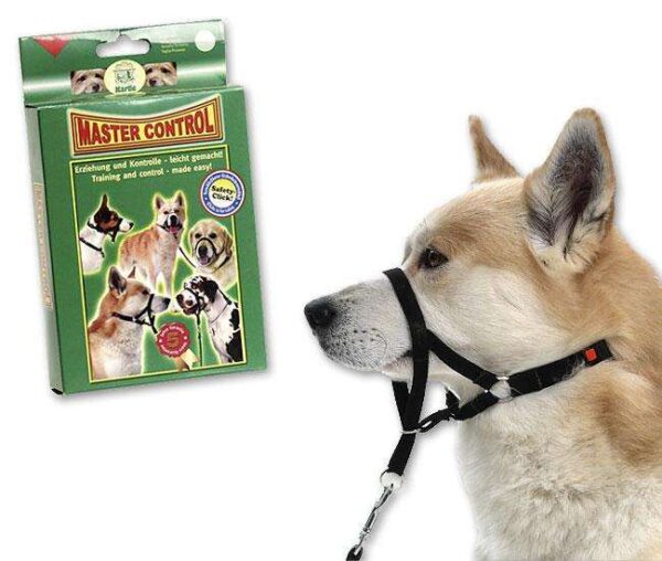 Erziehung und Kontrolle Ihres Hundes leicht gemacht! Mit unserem hochwertigen Hundehalsband in Schwarz gehört unkontrolliertes Ziehen der Vergangenheit an. Genießen Sie stressfreie Spaziergänge, während Sie Ihrem vierbeinigen Freund sanft das Führen und Erziehen beibringen. Dieses Halsband ist schonend für Mensch und Tier und sorgt dafür, dass Sie die Kontrolle behalten, ohne Ihrem Hund Unbehagen zu bereiten. Ideal für kleine Rassen wie den Yorkshire Terrier mit einem Schnauzenumfang von bis zu 20 cm. Setzen Sie auf Qualität und erleichtern Sie sich die Hundeerziehung mit diesem praktischen und effektiven Zubehör!