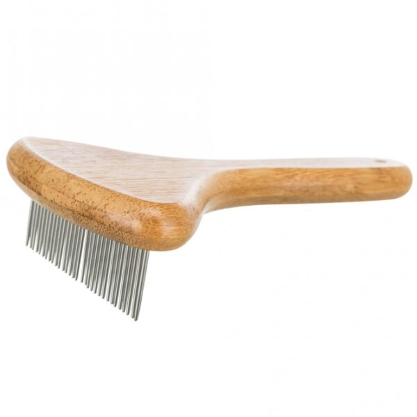 Dieser hochwertige Pflegekamm aus Bambus ist ideal zur effektiven Pflege der Unterwolle Ihres Haustiers. Mit einer Zinkenlänge von 2,5 cm eignet er sich perfekt für verschiedene Felltypen, einschließlich Kurzhaar, Glatthaar und Rauhaar. Die handlichen Maße von ca. 10 × 17 cm machen ihn zu einem praktischen Begleiter für die tägliche Fellpflege. Investieren Sie in diesen Kamm, um das Fell Ihres Tieres gesund und glänzend zu halten – eine einfache und günstige Lösung für die Fellpflege, die sowohl Qualität als auch Langlebigkeit bietet.
