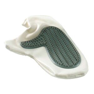 Entdecken Sie den hochwertigen Fellpflege Handschuh für Hunde und Katzen, der das Fell beim Streicheln pflegt und ihm einen wunderschönen seidigen Glanz verleiht. Dieser praktische Handschuh befreit das Fell effektiv von Staub und ist besonders während des Fellwechsels ideal zum Entfernen abgestorbener Haare. Die sanften Noppen massieren die empfindliche Haut Ihres Tieres und fördern die Durchblutung, wodurch die Hautgesundheit unterstützt wird. Dank der weichen Noppen ist der Fellpflege Handschuh auch perfekt für junge und sensible Tiere geeignet, da er das Fell schonend pflegt, ohne unangenehmes Ziepen zu verursachen. Zusätzlich kann er mühelos zum Reinigen von Teppichen und Möbeln verwendet werden. Regelmäßige Fellpflege ist entscheidend für das Wohlbefinden Ihres Haustieres, da sie nicht nur das Fell glänzend und gesund hält, sondern auch hilft, Wunden und Parasiten frühzeitig zu erkennen. Gönnen Sie Ihrem Liebling die beste Pflege mit unserem Fellpflege Handschuh!