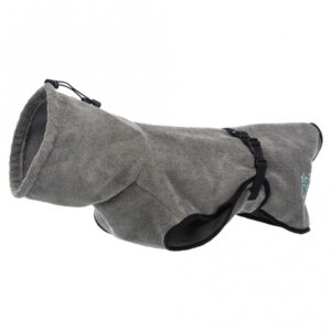 Dieser hochwertige Hundemantel aus 100% Baumwolle und Polyester bietet optimalen Schutz vor Kälte und sorgt dafür, dass Ihr Hund warm und gemütlich bleibt. Mit einem praktischen, verstellbaren Kragen und einem elastischen Zugband lässt sich der Mantel individuell anpassen, während der Brustlatz und der stufenlos verstellbare Bauchgurt mit Schnalle zusätzlichen Komfort bieten. Die Druckknöpfe im Rutenbereich ermöglichen ein einfaches Anlegen, sodass Sie schnell bereit für den nächsten Spaziergang sind. In elegantem Grau und in der Größe XL (Halsumfang ca. 72 cm, Bauchumfang ca. 84-102 cm, Rückenlänge ca. 75 cm) ist dieser Mantel nicht nur funktional, sondern auch stilvoll. Schützen Sie Ihren Hund mit diesem praktischen und modischen Accessoire vor dem Auskühlen – ideal für kalte Tage!
