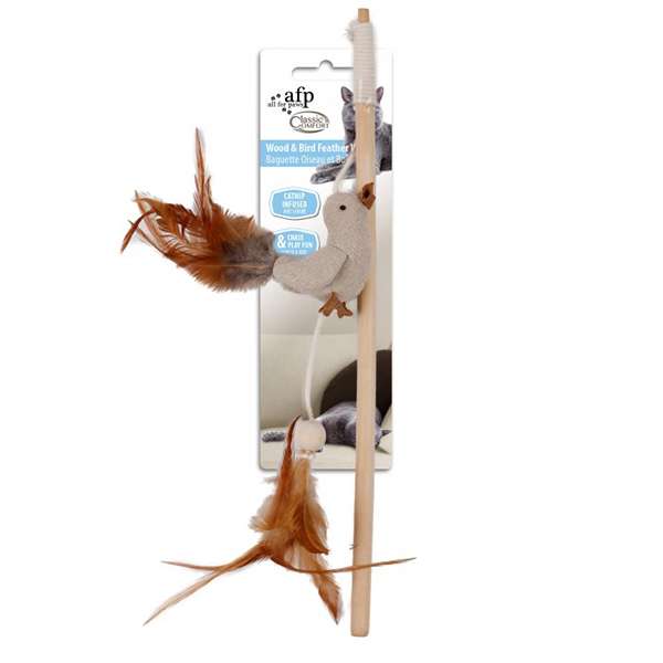 Dieses hochwertige Katzenspielzeug ist das perfekte Accessoire für Ihren kleinen Freund und fördert den natürlichen Jagdinstinkt Ihrer Katze. Die stabile Angel mit fester Schnur und einem niedlichen Spiel-Vogel, der mit weichen Schwanzfedern ausgestattet ist, sorgt für stundenlangen Spielspaß. Ihre Samtpfote wird es lieben, den Vogel zu fangen und zu erbeuten. Zudem enthält der Vogel Katzenminze, die selbst die schüsterne Katze hinter dem Herd hervorlockt. Mit einer Länge von ca. 35 cm für den Holzstab und einem Vogel von ca. 7 cm (Breite: 6 cm) ist dieses Spielzeug nicht nur robust, sondern auch ideal für alle Stubentiger, die viel Energie haben. Gönnen Sie Ihrer Katze dieses fesselnde Spielzeug für endlosen Spaß und Bewegung!