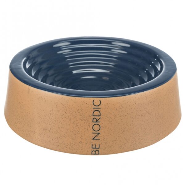 Entdecken Sie den stilvollen Keramiknapf aus der Trixie BE NORDIC Reihe, der nicht nur durch seine elegante dunkelblau/beige Farbkombination besticht, sondern auch mit einem praktischen Fassungsvermögen von ca. 0,5 l und einem Durchmesser von ca. 20 cm überzeugt. Dieser hochwertige Napf ist ideal für Ihre Haustiere und vereint Funktionalität mit ansprechendem Design. Mit jedem Kauf unterstützen Sie zudem wichtige Meeresschutzprojekte, wodurch Sie aktiv zum Natur- und Artenschutz beitragen. Gönnen Sie Ihrem vierbeinigen Freund diesen attraktiven und nachhaltigen Keramiknapf – eine perfekte Wahl für umweltbewusste Tierliebhaber!