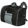 Der Rucksack Connor ist die perfekte Lösung für kleine Hunde, Katzen und andere Kleintiere bis 8 kg. Hergestellt aus strapazierfähigem Nylon/Polyester, überzeugt dieser Rucksack durch seine hohe Qualität und einfache Reinigung – einfach auswischen genügt! Als multifunktionale Tragetasche bietet er eine separate Fronttasche für Zubehör und eine integrierte Kurzleine, die das Herausspringen Ihres Haustieres während des Transports verhindert. Dank der seitlichen und frontalen Öffnung sowie der stufenlos verstellbaren Schultergurte ist er besonders benutzerfreundlich. Mehrere Netz-Einsätze sorgen für optimale Luftzirkulation und Komfort. Zudem ermöglichen praktische Laschen auf der Rückseite ein sicheres Anschnallen im Auto. Bei Nichtgebrauch lässt sich die Tasche platzsparend zusammenlegen, da die Seitenteile per Reißverschluss komplett geöffnet werden können. Erhältlich in Schwarz/Grau mit Außenmaßen von ca. 42 x 29 x 21 cm (BxHxT) und einer Bodenfläche von ca. 39,5 x 16 cm (BxT) – der Rucksack Connor ist die ideale Wahl für unterwegs!