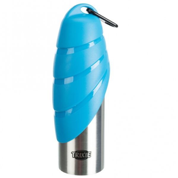 Dieser praktische Wasserspender aus hochwertigem, rostfreiem Edelstahl und robustem Kunststoff ist ideal für unterwegs. Mit einem großzügigen Fassungsvermögen von 750 ml sorgt er dafür, dass Ihr Haustier jederzeit ausreichend Wasser hat. Der innovative Deckel ist so gestaltet, dass er auch als Trinknapf verwendet werden kann, was ihn zu einem vielseitigen Begleiter auf Reisen oder beim Spaziergang macht. Der Wasserspender ist in mehreren attraktiven Farben erhältlich, wobei die Lieferung je nach Lagerbestand erfolgt. Bitte beachten Sie, dass eine Farbauswahl nicht möglich ist. Investieren Sie in diesen hochwertigen Wasserspender und genießen Sie die Vorteile eines praktischen und funktionalen Zubehörs für Ihr Haustier!