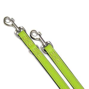 Entdecken Sie die hochwertige VINTAGE Führleine, die 3-fach verstellbar ist und sich perfekt für jeden Hund eignet. Diese edle Lederleine wird aus feinsten Materialien gefertigt und bietet beste Verarbeitung sowie strapazierfähige, reißfeste Eigenschaften. Die verchromten Beschläge sorgen für zusätzliche Langlebigkeit und Sicherheit. Handvernäht in Deutschland, vereint diese Führleine Funktionalität mit einem stilvollen Design in modischen Trendfarben. Die gesamte Vintage-Reihe umfasst nicht nur Leinen, sondern auch elegante Halsbänder, die Ihrem Hund einen Hauch von Luxus verleihen. Wählen Sie Qualität und Stil für Ihre täglichen Spaziergänge!