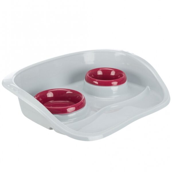 Dieses hochwertige Napf-Set aus robustem Kunststoff verfügt über einen praktischen Spritzschutz und ist ideal für Haustiere. Die einzeln abnehmbaren Näpfe bieten ein Fassungsvermögen von 0,25 L und 0,3 L, perfekt für kleine und mittelgroße Tiere. Mit einem Napfdurchmesser von ca. 9 cm und 11 cm sowie Gesamtmaßen von ca. 46 × 11 × 30 cm passt dieses Set problemlos in jede Ecke Ihres Zuhauses. Die Grundfarbe ist elegant Grau, während die Näpfe in verschiedenen Farben erhältlich sind – eine Farbwahl ist jedoch nicht möglich, da die Auswahl je nach Lagerbestand variiert. Investieren Sie in dieses praktische und stilvolle Napf-Set, das sowohl Funktionalität als auch hohe Qualität vereint und Ihren vierbeinigen Freunden ein angenehmes Fresserlebnis bietet.