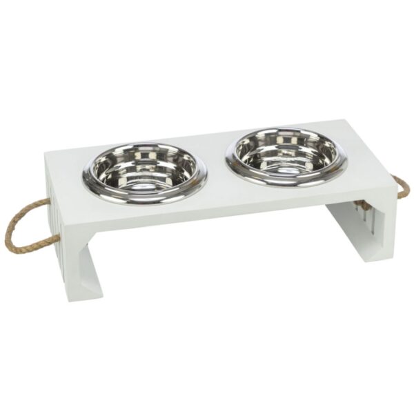 Dieser elegante Futterspender aus hochwertigem MDF mit robusten Edelstahl-Näpfen ist die perfekte Lösung für Ihre Haustierbedürfnisse. Die rutschfesten Gummifüße sorgen dafür, dass der Futterspender stabil an seinem Platz bleibt, während die geräuscharmen Silikonringe ein leises Fressen ermöglichen. Mit einem Fassungsvermögen von 2 x 0,9 l und einem Napfdurchmesser von ca. 17 cm bietet er ausreichend Platz für Ihr Haustier. Die Gesamtmaße von ca. 44 × 21 × 14 cm machen ihn ideal für jede Wohnung. In einem modernen, weißen Design fügt sich dieser Futterspender harmonisch in Ihr Zuhause ein und kombiniert Funktionalität mit ansprechendem Aussehen. Entscheiden Sie sich für Qualität und Stil – Ihr Haustier wird es Ihnen danken!