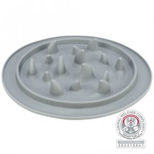 Dieser innovative Futterball ist perfekt für alle Hunde, die gerne aktiv sind und sich mit Futter beschäftigen. Er verhindert das Schlingen und ist für alle Futtersorten geeignet, sodass Ihr Vierbeiner seine Lieblingssnacks genießen kann. Das weiche Material schont das Maul und Zahnfleisch, während die rutschfeste Oberfläche für zusätzlichen Halt sorgt. Füllen Sie den Ball mit Futter und frieren Sie ihn ein, um die Beschäftigungsdauer zu verlängern – ideal für lange Spielstunden! Hergestellt aus hochwertigem TPE, ist dieser Futterball tierschutzkonform nach § 18 (AT) und spülmaschinengeeignet für eine einfache Reinigung. Mit einem Durchmesser von ca. 24 cm und in verschiedenen Farben erhältlich, sorgt dieser Futterball für viel Spaß und Freude bei Ihrem Hund!