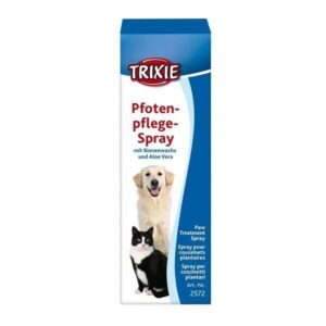 Unser Pfotenpflege Spray schützt und pflegt die empfindlichen Pfoten Ihres Hundes, besonders in der kalten Jahreszeit. Es erhält die Hautgeschmeidigkeit und wirkt effektiv gegen Verhärtungen, übermäßige Verhornung sowie rissige Haut. Ideal für den Winter, bietet es einen wasserfesten Schutzfilm, der bei Eis, Streusalz und rauem Untergrund optimalen Schutz gewährleistet. Die Anwendung ist einfach: Nach dem Aufsprühen sollte der Schutzfilm bei längeren Spaziergängen regelmäßig erneuert werden. Mit wertvollem Aloe Vera angereichert, sorgt unser Pfotenpflege Spray nicht nur für Schutz, sondern auch für die nötige Pflege der Haut. Inhalt: 50 ml – ein unverzichtbares Pflegeprodukt für gesunde Hundepfoten!" **Keywords:** Pfotenpflege Spray, Hundepfoten schützen, Aloe Vera, rissige Haut, Hautgeschmeidigkeit, Winterpflege, wasserfester Schutz.
