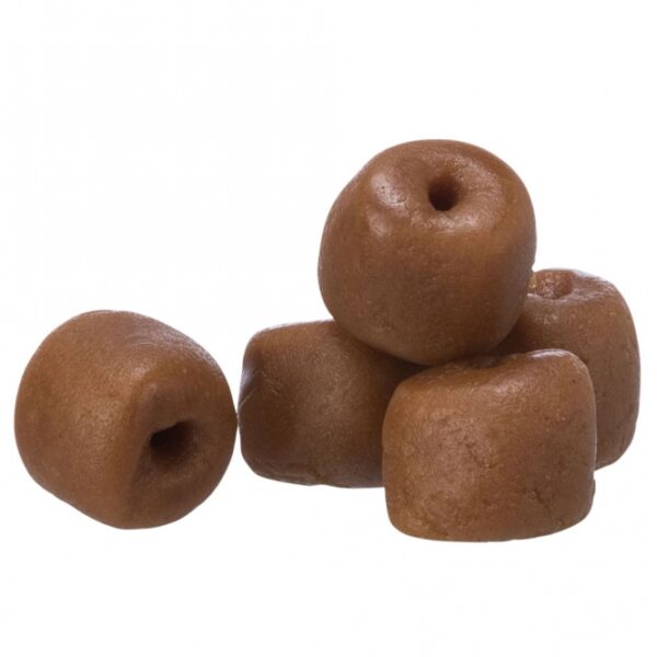 Entdecke unsere praktischen Snacks zum Befüllen für Hunde, die die Gabe von Medikamenten erheblich erleichtern! Mit unserem innovativen Tabletten-Versteck, das von Tierärzten entwickelt wurde, kannst du deinem Vierbeiner die Medikamente einfach und stressfrei verabreichen. Drücke die Tablette in die kleine Öffnung des weichen Leckerlis und schließe sie durch Zusammendrücken – die Tablette bleibt unsichtbar und dein Hund genießt ein schmackhaftes Snack-Erlebnis. Ideal für Hunde, die sich gegen das Schlucken von Tabletten sträuben, sorgt dieser 100g Snack dafür, dass die Medikamente richtig dosiert und problemlos eingenommen werden. Mach die Medikamentengabe zu einem positiven Erlebnis für deinen Hund!
