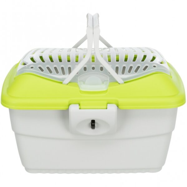 Die Trixie Transportbox Mini-Capri ist die perfekte Kunststoff-Transportbox für Kleintiere wie Meerschweinchen, Kaninchen und andere Tiere mit einem Körpergewicht von bis zu 2 kg. Diese praktische Transportbox lässt sich bequem von oben öffnen und bietet mit ihrer Streichelklappe sowie den Belüftungsschlitzen eine optimale Luftzirkulation, damit Ihr Haustier immer gut belüftet ist. Dank der zwei stabilen Griffe und dem verstellbaren Schultergurt ist der Tragekomfort besonders hoch, was sie zu einer idealen Wahl für Tierliebhaber macht. Mit den kompakten Maßen von ca. 40 x 22 x 30 cm und der ansprechenden Farbgestaltung in hellgrau und grün ist die Trixie Transportbox sowohl funktional als auch stilvoll. Sichern Sie sich jetzt diese hochwertige Transportlösung für Ihr geliebtes Haustier!