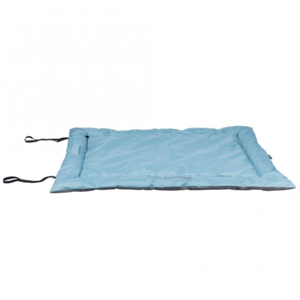 Entdecken Sie die STRONG Edition, die perfekte Lösung für Komfort und Funktionalität! Diese hochwertige Liege verfügt über eine strapazierfähige Nylon-Haptik und einen robusten, weichen Polyester-Bezug, der für ein angenehmes Liegegefühl sorgt. Mit einer Polyestervlies-Füllung von 3 cm bietet sie optimalen Komfort. Der praktische Tragegriff ermöglicht einen einfachen Transport, während die platzsparende Möglichkeit, die Liege zusammenzurollen und mit Gummibändern zu sichern, ideal für unterwegs ist. Der separate Inlett-Bezug mit Reißverschluss eignet sich perfekt für eine Kühlmatte (nicht im Lieferumfang enthalten) und ist in zwei Varianten erhältlich: Artikel 28265 für Kühlmatten bis 65 × 50 cm und Artikel 28266 für Kühlmatten bis 100 × 60 cm. Zudem ist die Liege bei 40°C waschbar und wasserabweisend, was sie besonders pflegeleicht macht. Wählen Sie die elegante Farbvariante in eisblau/grau für ein stilvolles Outdoor-Erlebnis!