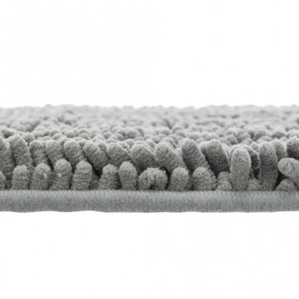 Diese hochwertige Hundematte aus Polyester ist der ideale Schutz für Ihre Böden. Die extra langen Mikrofasern reinigen die Hundepfoten bereits beim Betreten und sorgen so für ein sauberes Zuhause. Die wasserdichte Unterseite verhindert das Eindringen von Feuchtigkeit und schützt Ihre Böden vor Schmutz und Verunreinigungen. Dank der hervorragenden Feuchtigkeits- und Schmutzaufnahme ist die Matte extrem saugfähig und trocknet schnell, sodass sie das Vielfache ihres Eigengewichts absorbiert. Mit einer Größe von ca. 60 x 50 cm ist sie vielseitig einsetzbar – ob als Liegeplatz im Auto oder als gemütliche Decke. Der rutschfeste Gummiboden (TPR) sorgt für sicheren Halt, während die Matte bei 40°C waschbar ist. Ideal für Haushalte mit Fußbodenheizung und perfekt für alle Hundebesitzer, die Wert auf Qualität und Funktionalität legen.