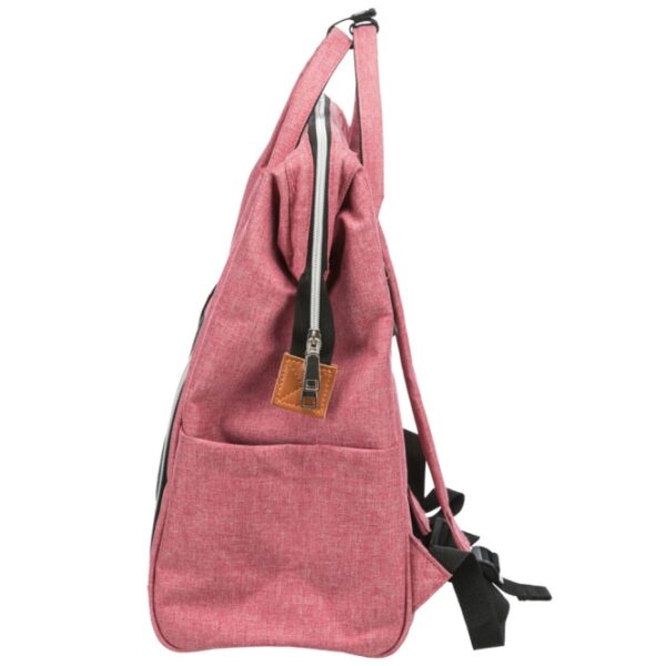 Entdecken Sie die vielseitige und praktische Tragetasche, die sich perfekt für Ihre täglichen Abenteuer eignet. Diese hochwertige Tasche kann nicht nur als Tragetasche verwendet werden, sondern bietet auch eine Metallverstärkung, die für Formstabilität sorgt, selbst wenn sie geöffnet ist. Mit einem cleveren Design, das eine Befestigung am Trolley ermöglicht, ist sie ideal für Reisen und den Alltag. Sie lässt sich sowohl von oben als auch von vorne öffnen und verfügt über nützliche Außentaschen für zusätzlichen Stauraum. Die integrierte Kurzleine sorgt dafür, dass Ihr Haustier sicher bleibt, während die herausnehmbare Bodenplatte die Reinigung erleichtert. Hergestellt aus strapazierfähigem Polyester, hat die Tasche die Maße von ca. 32 × 42 × 20 cm und kann bis zu 10 kg tragen. In einem lebhaften Rot ist diese Tragetasche nicht nur funktional, sondern auch ein echter Hingucker! Holen Sie sich jetzt diese praktische Lösung für Ihre Transportbedürfnisse!