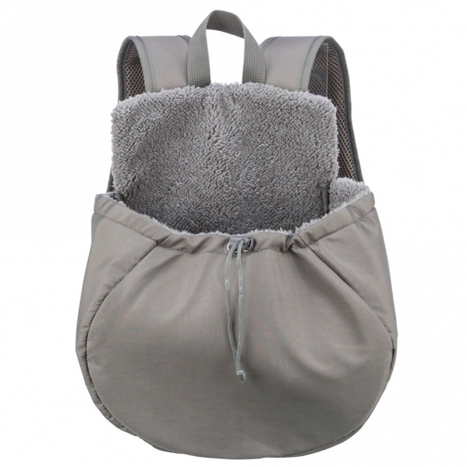 Entdecken Sie unsere praktische Tragehilfe für Ihr Haustier, die optimalen Kontakt und Nähe ermöglicht, indem Sie Ihr Tier bequem vor dem Körper tragen. Aus hochwertigem, strapazierfähigem Polyester gefertigt, bietet diese Tragehilfe nicht nur einen sicheren Platz für Tiere bis zu 4 kg, sondern verfügt auch über einen verstellbaren Taillengurt für zusätzlichen Komfort. Mit integrierter Kurzleine sorgt sie für Sicherheit, während Sie unterwegs sind. Die kompakten Maße von ca. 25 × 38 × 17 cm machen sie ideal für Ausflüge oder den Alltag. Wählen Sie die elegante graue Farbe und genießen Sie die Vorteile eines einfachen und sicheren Transports für Ihr geliebtes Haustier.