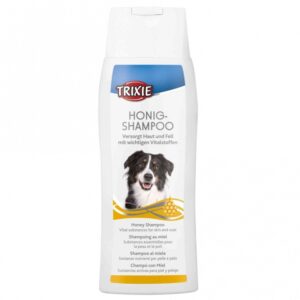 Dieses hochwertige Pflegeprodukt für Hunde versorgt Haut und Fell mit wichtigen Vitalstoffen, die für eine gesunde und glänzende Fellpracht unerlässlich sind. Dank seiner leicht antibakteriellen Wirkung bietet es zusätzlichen Schutz und trägt zur Gesundheit Ihres Haustieres bei. Es ist stark rückfettend, was besonders bei langhaarigen Hunden von Vorteil ist, da es das Haar weich und geschmeidig hält. Mit einem Inhalt von 250 ml ist dieses Produkt ideal für die regelmäßige Pflege und sorgt dafür, dass Ihr Vierbeiner sich rundum wohlfühlt. Entdecken Sie die Vorteile einer hochwertigen Fellpflege und verwöhnen Sie Ihren Hund mit diesem effektiven Pflegeprodukt!