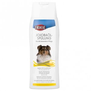 Entdecken Sie unser hochwertiges Fellpflegeprodukt, das Ihrem Hund einen seidigen Glanz verleiht und mit echtem, natürlichem Jojobaöl angereichert ist. Diese spezielle Formel sorgt dafür, dass das Kämmen mühelos gelingt und das Fell gesund aussieht. Besonders ideal ist es für langhaarige Hunde, die eine besondere Pflege benötigen. Mit einem Inhalt von 250 ml ist unser Produkt nicht nur effektiv, sondern auch äußerst praktisch in der Anwendung. Gönnen Sie Ihrem Vierbeiner die beste Fellpflege für ein strahlendes und glänzendes Fell!