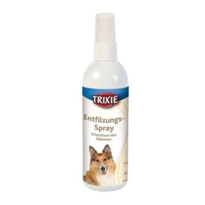 Das Trixie Entfilzungs-Spray ist die ideale Lösung, um das Kämmen Ihres Hundes zu erleichtern und die Haarstruktur zu glätten. Mit seiner speziellen Formel wirkt es staub-, schmutz- und wasserabweisend und sorgt dafür, dass das Fell Ihres Hundes seidig glänzt. Dieses hochwertige Spray ist geruchsneutral und fettet nicht, was es zu einem perfekten Pflegeprodukt für jeden Hund macht. Der Inhalt von 175 ml reicht für viele Anwendungen und ist besonders geeignet für Hunde mit langem oder verfilztem Fell. Entdecken Sie die Vorteile des Trixie Entfilzungs-Sprays und gönnen Sie Ihrem Hund die beste Fellpflege!