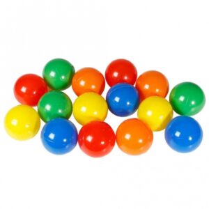 Die bunten Spielbälle verwandeln jeden Doggy Pool in ein farbenfrohes Bällebad und sind ideal für die Welpenerziehung in der wichtigen Prägungsphase. Dieses hochwertige Set umfasst 250 Spielbälle mit einem Durchmesser von ca. 6 cm, die Ihrem Welpen stundenlangen Spaß und Spiel bieten. Die leuchtenden Farben fördern die visuelle Wahrnehmung und stimulieren die Neugier Ihres Hundes. Bitte beachten Sie, dass der Pool nicht im Lieferumfang enthalten ist. Investieren Sie in die Entwicklung Ihres Welpen mit diesen tollen Spielbällen – für eine spielerische und lehrreiche Zeit!