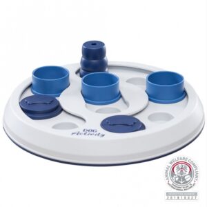 Dieses innovative Intelligenzspielzeug ist speziell für kleinere Hunde konzipiert und bietet ein spannendes Brettspiel auf Level 2, das die geistige Auslastung Ihres vierbeinigen Freundes fördert. Mit einem Kegel, Vertiefungen und praktischen Schiebedeckeln sorgt es für abwechslungsreiche Herausforderungen, die die Neugier Ihres Hundes wecken. Der rutschfeste Gummiring garantiert Stabilität während des Spiels, während das hochwertige Kunststoffmaterial eine einfache Reinigung ermöglicht, denn das Spielzeug ist spülmaschinenfest. Inklusive einer hilfreichen Trainingsanleitung unterstützt es Sie dabei, das Beste aus den Spielstunden herauszuholen. Zudem ist es tierschutzkonform nach § 18 (AT) und hat einen Durchmesser von ca. 23 cm – ideal für kleine Hunde, die Spaß an interaktiven Spielen haben. Entdecken Sie jetzt dieses hochwertige und günstige Intelligenzspielzeug für Ihren treuen Begleiter!