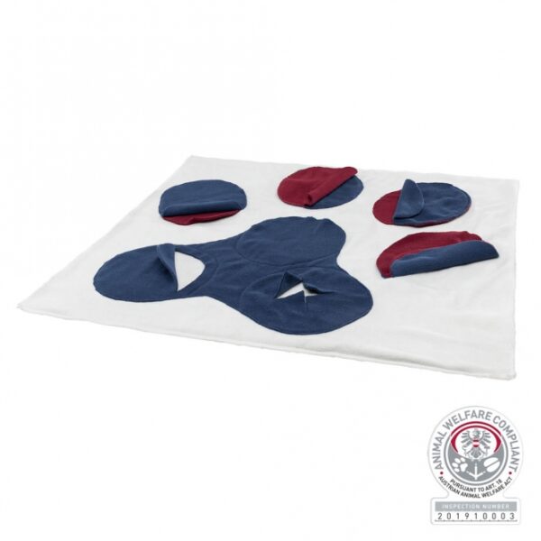 Entdecken Sie das perfekte Futterspielzeug für Ihre Hunde und Katzen! Diese innovative Decke ist mit unterschiedlichen Taschen und Fächern ausgestattet, die nicht nur für die tägliche Futtergabe genutzt werden können, sondern auch das Schlingen bei der Futteraufnahme verhindern. Verstecken Sie größere Snacks oder kleine Spielzeuge, um das Spiel spannender zu gestalten. Für eine zusätzliche Herausforderung lässt sich die Decke einfach falten und knüllen, wodurch der Schwierigkeitsgrad erhöht wird. Hergestellt aus hochwertigem Polyester, bietet dieses Produkt eine langlebige Lösung für aktives Training. Zudem erhalten Sie eine ausführliche Anleitung mit wertvollen Tipps und Tricks für das optimale Training. Mit einem Schwierigkeitslevel von 2 und den Maßen von ca. 70 x 70 cm ist dieses Futterspielzeug ideal für alle Haustiere, die Spaß und geistige Anregung suchen!