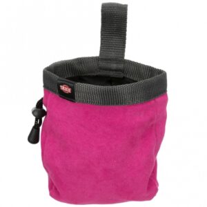 Dieser praktische und vielseitige Aufbewahrungsbeutel ist durch ein Zugband sicher verschließbar und bietet Ihnen eine einfache Handhabung. Aus hochwertigem Velours (Polyester) gefertigt, überzeugt er nicht nur durch seine Langlebigkeit, sondern auch durch seine ansprechende Optik. Mit einem Befestigungsclip und einer Gürtelschlaufe ausgestattet, ist er ideal für unterwegs und lässt sich bequem an Taschen oder Gürteln befestigen. Die kompakten Maße von ca. ø 9 × 14 cm machen ihn zum perfekten Begleiter für Reisen oder den Alltag. Bitte beachten Sie, dass die Farben je nach Lagerbestand variieren können, sodass eine Farbwahl nicht möglich ist. Entdecken Sie die praktische Lösung für Ihre Aufbewahrungsbedürfnisse – ideal für alle, die Wert auf Qualität und Funktionalität legen!