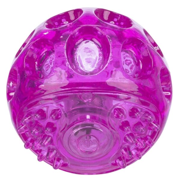 Dieser blinkende Ball aus hochwertigem thermoplastischem Gummi (TPR) ist das perfekte Spielzeug für Ihren Vierbeiner. Mit einem Durchmesser von ca. 6 cm und einer beeindruckenden Leuchtdauer von ca. 50 Stunden sorgt er für stundenlangen Spielspaß. Das robuste und langlebige Material macht den Ball ideal für aktive Hunde, die gerne spielen und toben. Bei jedem Aufprall auf den Boden beginnt der Ball zu blinken, was das Interesse Ihres Haustieres weckt und es dazu animiert, sich zu bewegen. Investieren Sie in dieses spannende und strapazierfähige Spielzeug, das sowohl die Sinne Ihres Hundes stimuliert als auch für viel Freude sorgt!