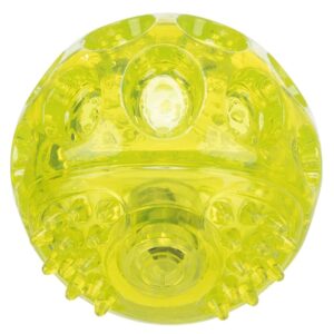 Dieser blinkende Ball aus hochwertigem thermoplastischem Gummi (TPR) ist das perfekte Spielzeug für Ihren Vierbeiner. Mit einem Durchmesser von ca. 7,5 cm und einer beeindruckenden Leuchtdauer von ca. 50 Stunden sorgt er für stundenlangen Spielspaß und regt die Neugier Ihres Haustiers an. Das robuste und langlebige Material garantiert eine hohe Qualität, sodass der Ball auch den wildesten Spielen standhält. Ideal für aktive Hunde, die gerne mit leuchtenden Spielzeugen spielen, ist dieser Ball ein Muss für jeden Hundebesitzer, der Wert auf Qualität und Unterhaltung legt. Bringen Sie Freude in den Alltag Ihres Lieblings mit diesem spannenden und strapazierfähigen Spielzeug!