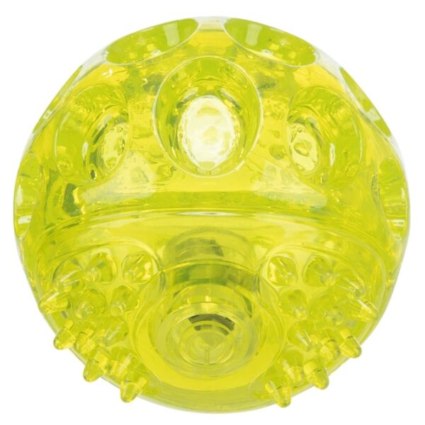 Dieser blinkende Ball aus hochwertigem thermoplastischem Gummi (TPR) ist das perfekte Spielzeug für Ihren Vierbeiner. Mit einem Durchmesser von ca. 7,5 cm und einer beeindruckenden Leuchtdauer von ca. 50 Stunden sorgt er für stundenlangen Spielspaß und regt die Neugier Ihres Haustiers an. Das robuste und langlebige Material garantiert eine hohe Qualität, sodass der Ball auch den wildesten Spielen standhält. Ideal für aktive Hunde, die gerne mit leuchtenden Spielzeugen spielen, ist dieser Ball ein Muss für jeden Hundebesitzer, der Wert auf Qualität und Unterhaltung legt. Bringen Sie Freude in den Alltag Ihres Lieblings mit diesem spannenden und strapazierfähigen Spielzeug!