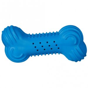 Dieser hochwertige Kühl-Knochen aus Naturgummi ist das ideale Spielzeug für Hunde, besonders für Welpen während des Zahnwechsels. Der Knochen nimmt Wasser auf, das beim Kauen durch kleine Löcher entweicht und sorgt so für zusätzlichen Frische-Kick. Um das Kauvergnügen noch zu steigern, kann der Knochen einfach mit Wasser gefüllt und eingefroren werden – perfekt für heiße Tage! Mit einer Größe von ca. 11 cm ist er handlich und angenehm für kleine und mittelgroße Hunde. Bitte beachten Sie, dass die Farben variieren und eine Farbwahl nicht möglich ist, da die Auswahl je nach Lagerbestand erfolgt. Gönnen Sie Ihrem Hund dieses praktische und erfrischende Spielzeug für stundenlangen Spaß!