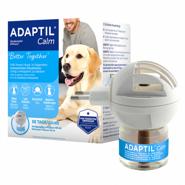 Der ADAPTIL® Verdampfer ist die ideale Lösung, um auf natürliche Weise Stress und Angst bei Hunden zu reduzieren. Dieses hochwertige Pheromon für Hunde hilft effektiv gegen destruktives Verhalten, übermäßiges Vokalisieren, Unwohlsein, Nervosität und Unruhe. Der Verdampfer wird einfach in die Steckdose des Raumes gesteckt, in dem sich Ihr Hund am häufigsten aufhält. Dank seiner speziellen Formel verteilt sich das Pheromon auch in angrenzende Räume, wenn diese durch offene Türen verbunden sind. Der ADAPTIL® Verdampfer deckt eine Fläche von 50 bis 70 m² ab und sollte kontinuierlich (24 Stunden am Tag) für etwa vier Wochen eingesteckt bleiben, um die besten Ergebnisse zu erzielen. Gönnen Sie Ihrem Hund ein stressfreies Zuhause mit ADAPTIL® – für mehr Ruhe und Wohlbefinden!