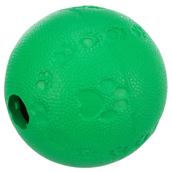 Dieser hochwertige Snackball von Trixie besteht vollständig aus strapazierfähigem Naturgummi und ist in vier praktischen Größen erhältlich. Mit einem Durchmesser von ca. 6 cm ist er ideal für kleine Hunde und Welpen geeignet. Die Leckerlis können mühelos durch das Loch in den Ball gesteckt werden. Im Inneren befindet sich ein cleveres Labyrinth, das die Ausgabe der Leckereien verlangsamt und somit für ein langanhaltendes Spielvergnügen sorgt. Dank des leisen Rollverhaltens und der sprungfreudigen Eigenschaften des Naturgummis wird Ihr Haustier begeistert sein. Dieses Intelligenzspielzeug der Stufe 2 fördert spielerisch die Geschicklichkeit Ihres Hundes und kombiniert Spielspaß mit gesunder Belohnung. Entdecken Sie den besten Snackball für Hunde und bieten Sie Ihrem Vierbeiner ein unterhaltsames und lehrreiches Erlebnis!