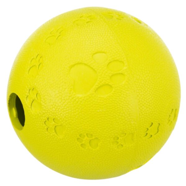 Dieser hochwertige Snackball von Trixie besteht vollständig aus strapazierfähigem Naturgummi und ist in vier praktischen Größen erhältlich. Mit einem Durchmesser von ca. 6 cm ist er ideal für kleine Hunde und Welpen geeignet. Die Leckerlis können mühelos durch das Loch in den Ball gesteckt werden. Im Inneren befindet sich ein cleveres Labyrinth, das die Ausgabe der Leckereien verlangsamt und somit für ein langanhaltendes Spielvergnügen sorgt. Dank des leisen Rollverhaltens und der sprungfreudigen Eigenschaften des Naturgummis wird Ihr Haustier begeistert sein. Dieses Intelligenzspielzeug der Stufe 2 fördert spielerisch die Geschicklichkeit Ihres Hundes und kombiniert Spielspaß mit gesunder Belohnung. Entdecken Sie den besten Snackball für Hunde und bieten Sie Ihrem Vierbeiner ein unterhaltsames und lehrreiches Erlebnis!