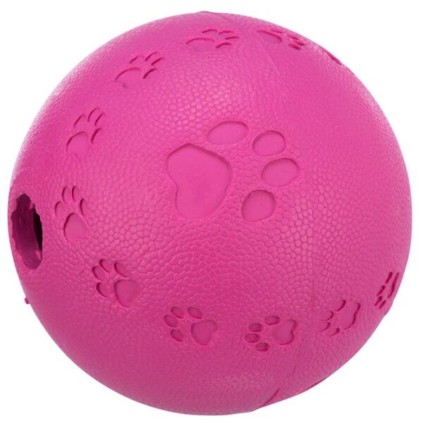 Dieser hochwertige Snackball von Trixie besteht vollständig aus strapazierfähigem Naturgummi und ist in vier praktischen Größen erhältlich. Mit einem Durchmesser von ca. 6 cm ist er ideal für kleine Hunde und Welpen geeignet. Die Leckerlis können mühelos durch das Loch in den Ball gesteckt werden. Im Inneren befindet sich ein cleveres Labyrinth, das die Ausgabe der Leckereien verlangsamt und somit für ein langanhaltendes Spielvergnügen sorgt. Dank des leisen Rollverhaltens und der sprungfreudigen Eigenschaften des Naturgummis wird Ihr Haustier begeistert sein. Dieses Intelligenzspielzeug der Stufe 2 fördert spielerisch die Geschicklichkeit Ihres Hundes und kombiniert Spielspaß mit gesunder Belohnung. Entdecken Sie den besten Snackball für Hunde und bieten Sie Ihrem Vierbeiner ein unterhaltsames und lehrreiches Erlebnis!