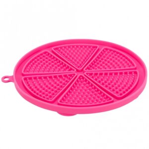 Dieser innovative Snackspender aus hochwertigem Silikon sorgt für entspannende Ruhephasen für Ihr Haustier. Mit einem Durchmesser von 18 cm und in ansprechendem Pink gehalten, bietet er eine ideale Lösung, um mit Pasten, Nassfutter oder Molkereiprodukten befüllt zu werden. Dank der geringen Aufnahmemenge von Snacks bleibt Ihr Tier länger beschäftigt und die Ränder fangen Flüssigkeiten auf, sodass die Umgebung sauber bleibt. Für einen frischen Kick können Sie den Snackspender sogar mit Leckereien befüllen und einfrieren. Zudem ist er spülmaschinenfest, was die Reinigung äußerst einfach macht. Holen Sie sich diesen praktischen Snackspender für Ihr Tier – für mehr Ruhe und Spaß beim Fressen!