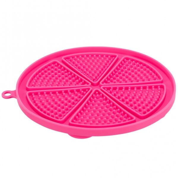 Dieser innovative Snackspender aus hochwertigem Silikon sorgt für entspannende Ruhephasen für Ihr Haustier. Mit einem Durchmesser von 18 cm und in ansprechendem Pink gehalten, bietet er eine ideale Lösung, um mit Pasten, Nassfutter oder Molkereiprodukten befüllt zu werden. Dank der geringen Aufnahmemenge von Snacks bleibt Ihr Tier länger beschäftigt und die Ränder fangen Flüssigkeiten auf, sodass die Umgebung sauber bleibt. Für einen frischen Kick können Sie den Snackspender sogar mit Leckereien befüllen und einfrieren. Zudem ist er spülmaschinenfest, was die Reinigung äußerst einfach macht. Holen Sie sich diesen praktischen Snackspender für Ihr Tier – für mehr Ruhe und Spaß beim Fressen!