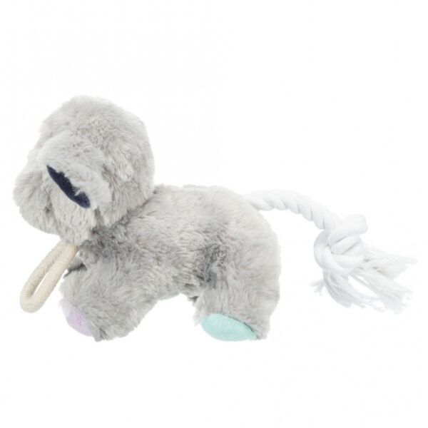 Dieser kuschelige Plüschhund mit Tau aus hochwertigem Polyester ist der perfekte Spielgefährte für Kinder. Mit einer Größe von etwa 24 cm und einer integrierten Stimme sorgt er für stundenlangen Spielspaß und fördert die Fantasie. Das weiche Material macht ihn ideal zum Kuscheln und Spielen, während das Tau für zusätzliche Interaktivität sorgt. Entdecken Sie den besten Plüschfreund, der sowohl Qualität als auch Spaß vereint – ein ideales Geschenk für kleine Tierliebhaber!