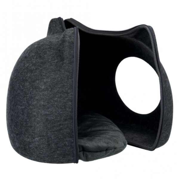 Die Kuschelhöhle Cat ist der perfekte Rückzugsort für Ihre Katze und besteht aus hochwertigem, formstabilem Filz (Polyester), der isolierend und schmutzabweisend ist. Mit einem praktischen Reißverschluss lässt sich die Höhle vollständig öffnen und platzsparend verstauen, was sie ideal für kleine Wohnungen macht. Das bequeme Kissen mit einem weichen Plüsch-Bezug und Polyestervlies-Füllung sorgt für einen kuscheligen Schlafplatz, den Ihre Katze lieben wird. Zudem kann das Kissen einfach per Handwäsche gereinigt werden, was die Pflege erleichtert. Mit den kompakten Maßen von ca. 38 x 35 x 37 cm und der eleganten Farbe Anthrazit fügt sich die Kuschelhöhle harmonisch in jede Wohnungseinrichtung ein. Gönnen Sie Ihrer Katze diesen komfortablen Rückzugsort – für entspannte Stunden und süße Träume!