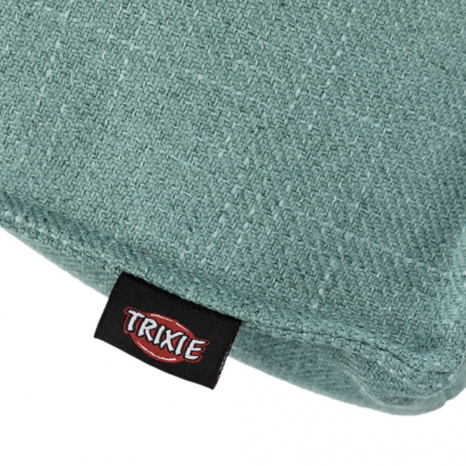 Dieser bequeme und stilvolle Webstoff-Sitzsack ist der perfekte Begleiter für Ihr Zuhause. Mit einem hochwertigen Polyester-Bezug, der bei 40°C waschbar ist, bleibt er immer frisch und sauber. Die Polyestervlies-Füllung sorgt für optimalen Komfort und hat eine angenehme Höhe von 8–12 cm. Der abnehmbare Bezug erleichtert die Reinigung, während der rutschfeste Boden für sicheren Halt sorgt. In einem ansprechenden Mint-Ton und mit den Maßen von ca. 90 × 65 cm fügt sich dieser Sitzsack harmonisch in jede Einrichtung ein. Ideal für entspannte Stunden im Wohnzimmer oder als stylisches Möbelstück im Kinderzimmer – entdecken Sie die hohe Qualität und den Komfort, den dieser Sitzsack bietet!