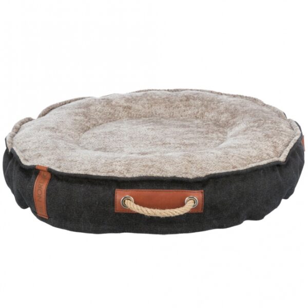 Dieser hochwertige Katzenkorb mit einer einzigartigen Canvas-Haptik und Struktur-Softplüsch ist der perfekte Rückzugsort für Ihre Katze. Der Bezug aus robustem Baumwoll- und Polyester-Material sorgt für Langlebigkeit und Komfort. Die Füllung aus Silikon- und Schaumstoffflocken bietet eine optimale Unterstützung und ist ideal für entspannte Nickerchen. Mit einem praktischen Tragegriff lässt sich der Korb mühelos transportieren, während der rutschfeste Boden für Stabilität sorgt. Der abnehmbare Bezug ist bei 40° waschbar und das Inlett kann einfach per Hand gewaschen werden. Mit einem Durchmesser von ca. 50 cm ist dieser Katzenkorb ideal für kleine bis mittelgroße Katzen. Zudem unterstützt TRIXIE mit dem Verkauf dieser Serie Meeresschutzprojekte, was einen wertvollen Beitrag zum Natur- und Artenschutz leistet. Gönnen Sie Ihrer Katze den besten Platz zum Entspannen – robust, hochwertig und umweltfreundlich!
